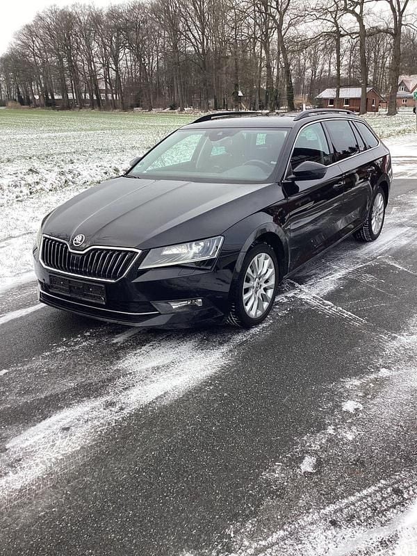 Schwarz Gebraucht 2016 Skoda Superb Ambition Kombi | 10.800 € (Guter Preis) - Bild 1/4
