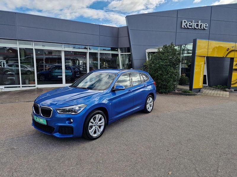 Estorilblau (metallic) Gebraucht 2019 BMW X1 M Sport SUV | 23.990 € (Fairer Preis) - Bild 1/4