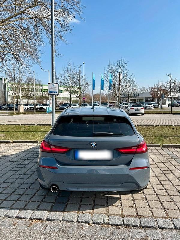 Gebraucht BMW 118 Advantage 140 PS (102 kW) 2021 Grau Kleinwagen