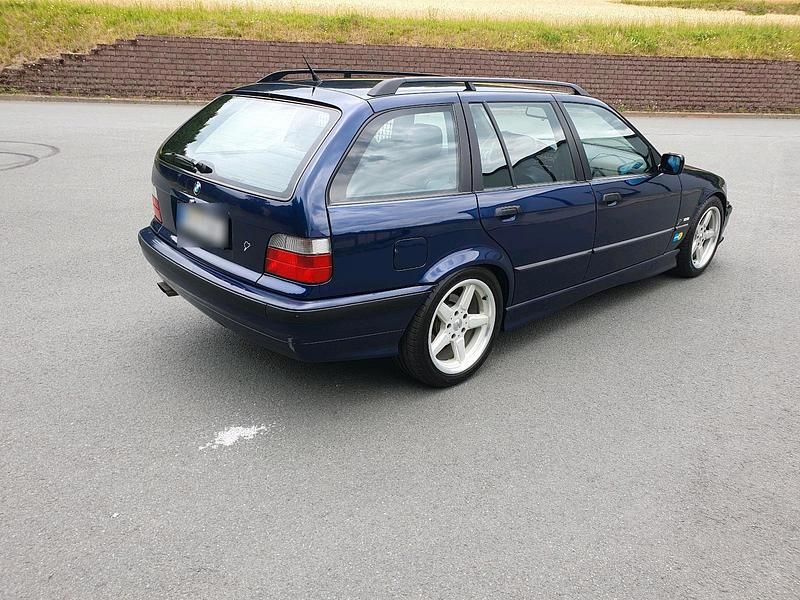 Gebraucht BMW 328 193 PS (141 kW) 1997 Blau Kombi