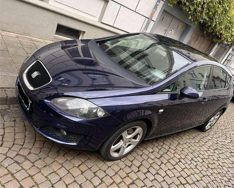 Blau Gebraucht 2010 Seat Leon Sport Limousine | 4.999 € (Fairer Preis) - Bild 1/4