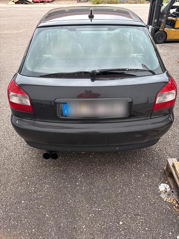 Schwarz Gebraucht 1998 Audi A3 Ambiente Kleinwagen | 1.500 € (Fairer Preis) - Bild 1/4