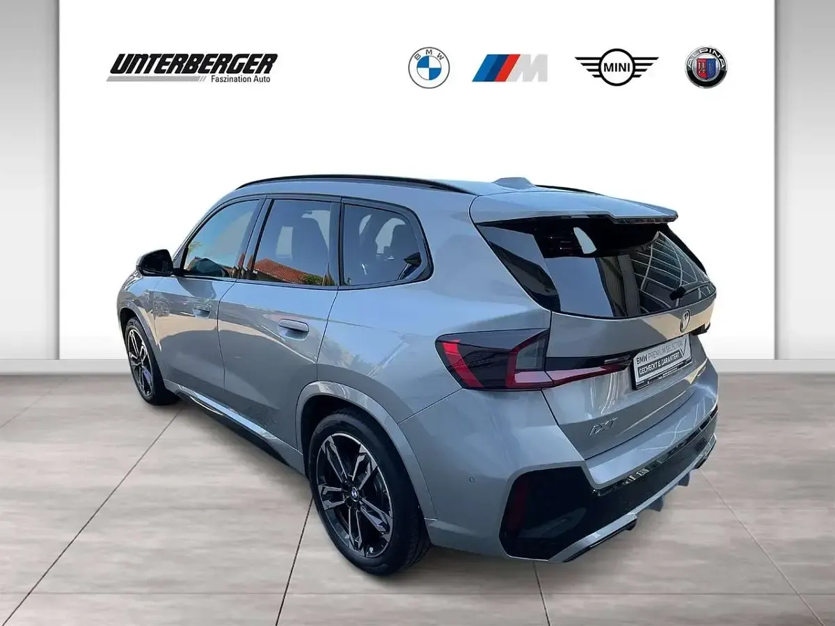 Gebraucht BMW iX1 M Sport 150 kW (204 PS) 2025 Silber SUV