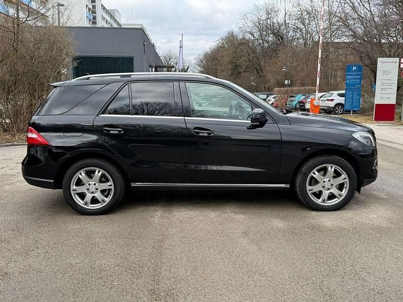Gebraucht Mercedes ML350 258 PS (189 kW) 2012 Schwarz SUV