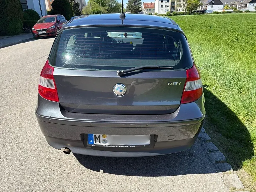 Brugt BMW 118 129 HK (94 kW) 2006 Grå Hatchback