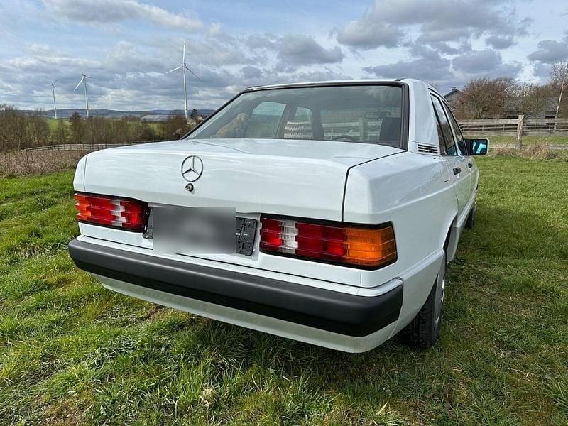 Gebraucht Mercedes E500 160 PS (117 kW) 1991 Weiß Limousine