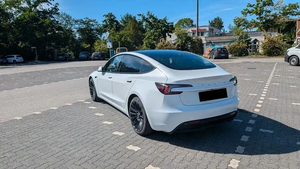 Gebraucht Tesla Model 3 RWD 208 kW (283 PS) 2024 Weiß Limousine