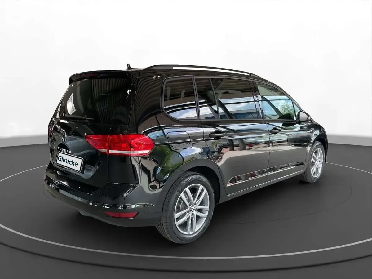 Neu VW Touran Comfortline 150 PS (110 kW) 2026 Grenadillschwarz metallic Van / Kleinbus