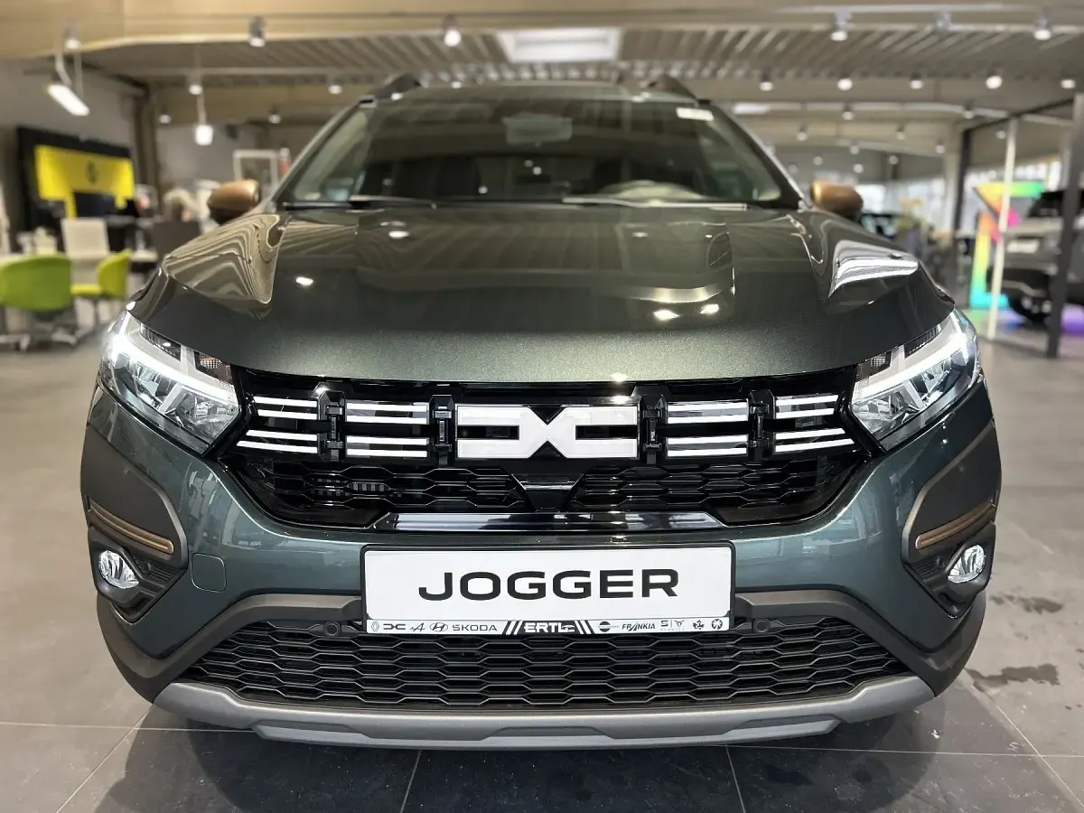 Neu Dacia Jogger Extreme 122 PS (89 kW) 2025 Terracottabraun metallic Van / Kleinbus