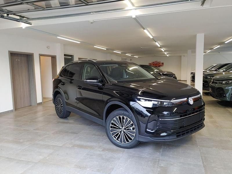 Neu VW Tiguan Life 150 PS (110 kW) 2026 Schwarz SUV