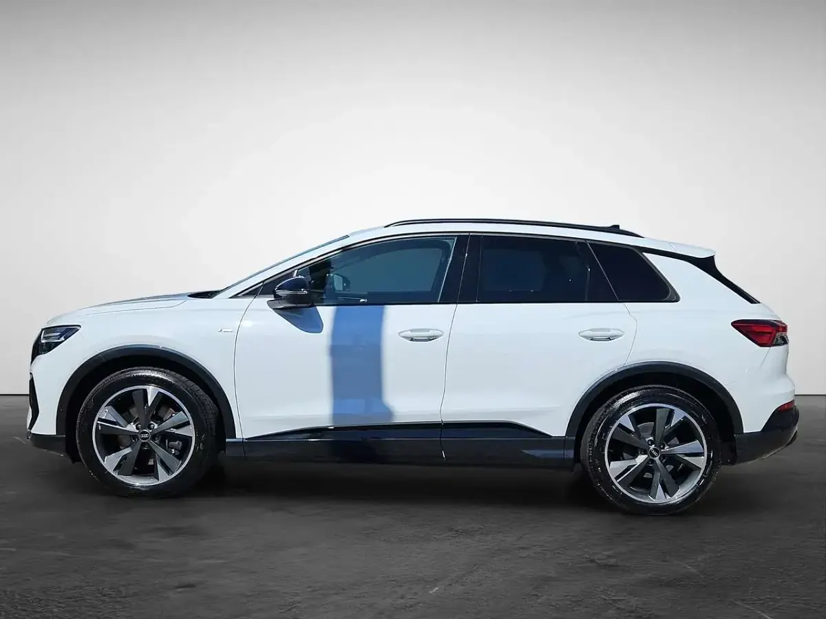 Gebraucht Audi Q4 e-tron S-Line 219 kW (299 PS) 2023 Gletscherweiß metallic SUV