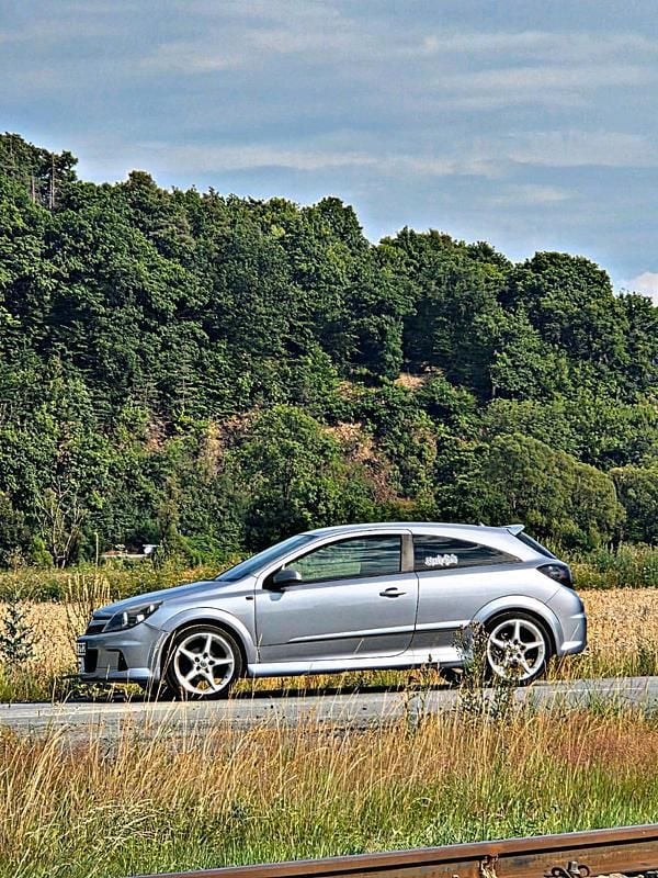 Silber Gebraucht 2006 Opel Astra GTC OPC Coupé | 3.900 € (Fairer Preis) - Bild 1/4