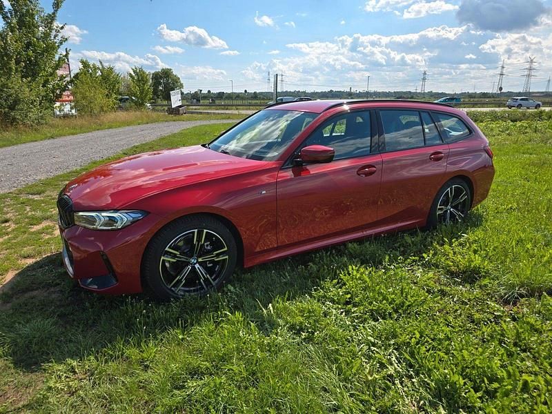 Rot Gebraucht 2024 BMW 318 M Sport Kombi | 33.750 € (Guter Preis) - Bild 1/4