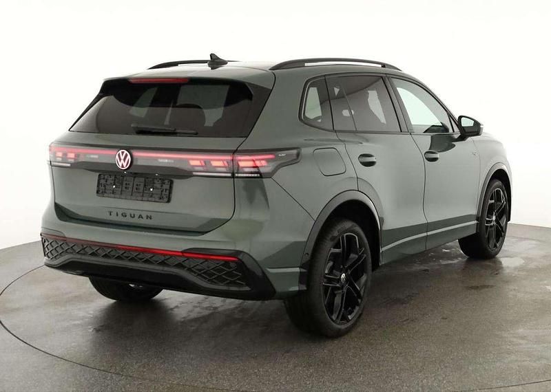Neu VW Tiguan R-line 272 PS (200 kW) 2025 Cipressino grün metallic SUV