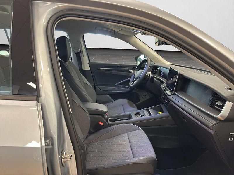 Gebraucht VW Tayron Life 204 PS (150 kW) 2025 Oyster silver metallic (metallic) SUV