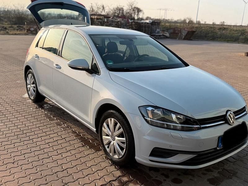 Gebraucht VW Golf VII 110 PS (80 kW) 2017 Weiß Kleinwagen