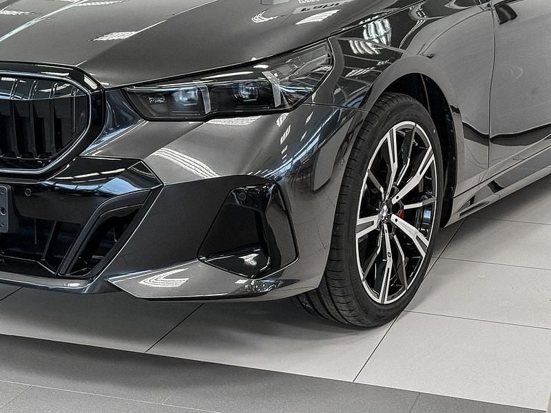 Neu BMW 520 M Sport 197 PS (144 kW) 2025 Grau Kombi