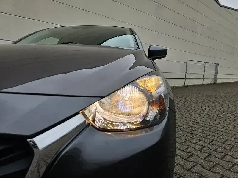 Używany Mazda 2 Signature 75 KM (55 kW) 2018 Szary Hatchback