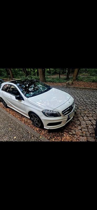 Weiß Gebraucht 2014 Mercedes A200 AMG line Kleinwagen | 15.150 € (Etwas zu teuer) - Bild 1/4