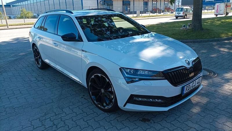 Weiß Gebraucht 2019 Skoda Superb SportLine Kombi | 23.500 € (Etwas zu teuer) - Bild 1/4