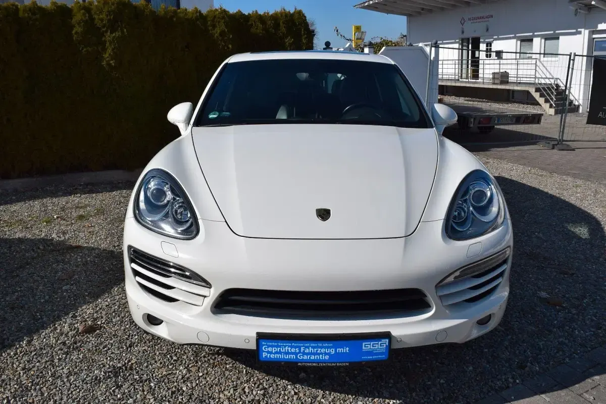 Używany Porsche Cayenne 239 KM (175 kW) 2011 Biały SUV