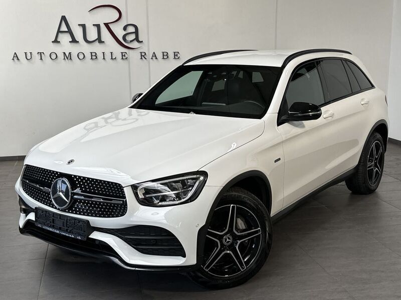 Weiß Gebraucht 2021 Mercedes GLC300e AMG line SUV | 36.449 € (Fairer Preis) - Bild 1/4