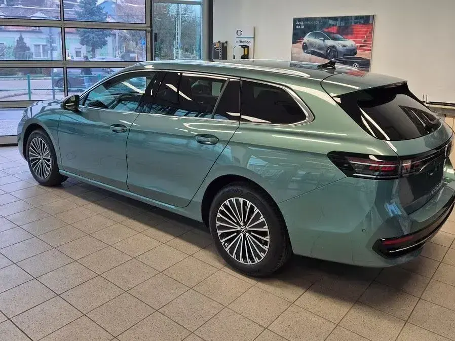 Neu VW Passat Elegance 150 PS (110 kW) 2026 Grün Kombi