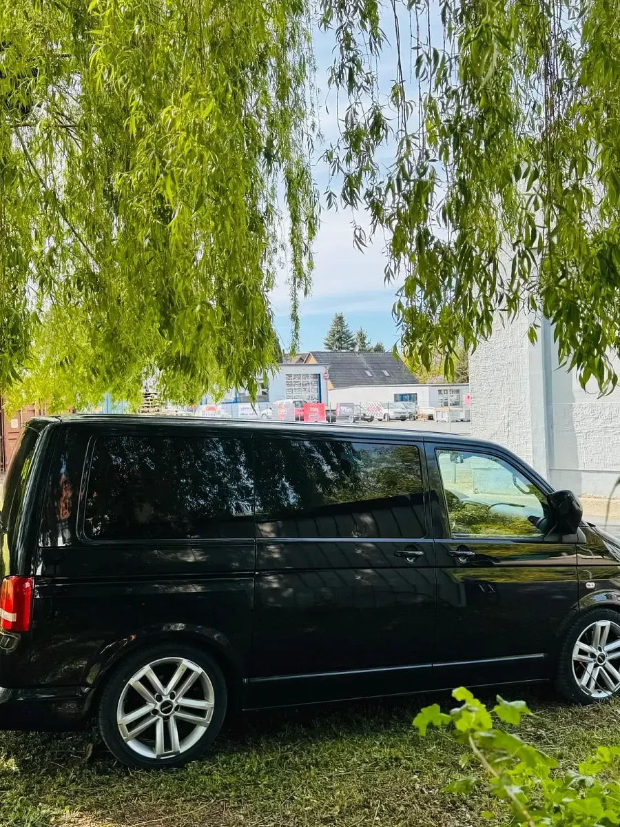 Gebraucht VW Multivan 179 PS (131 kW) 2013 Schwarz Van / Kleinbus