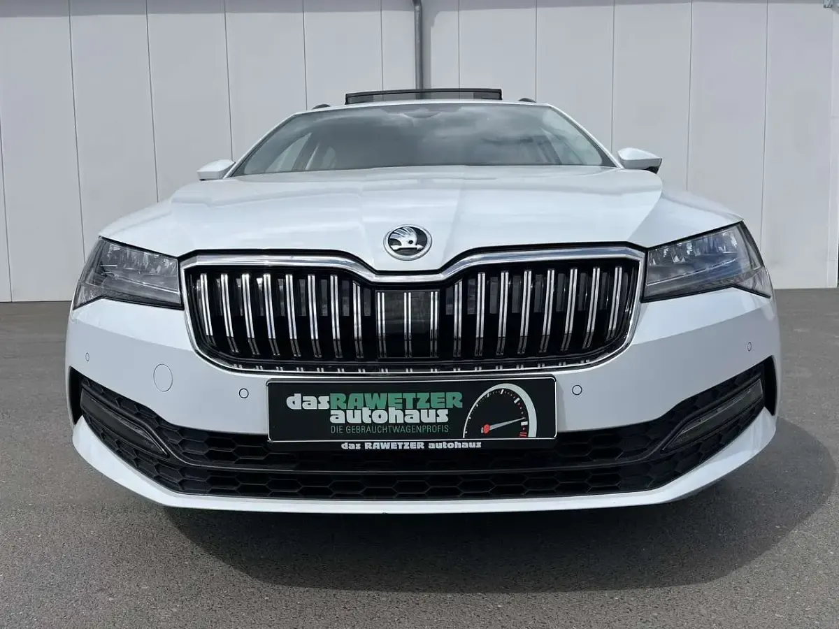 Gebraucht Skoda Superb Ambition 150 PS (110 kW) 2022 Weiß Kombi