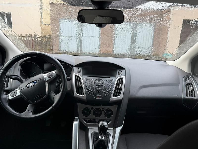 Gebraucht Ford Focus SYNC Edition 125 PS (91 kW) 2013 Grau Kombi