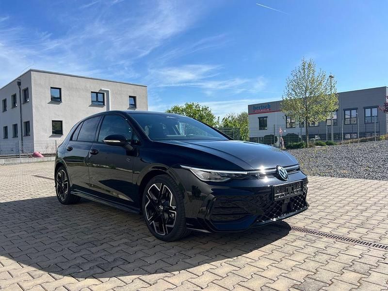 Neu VW Golf VIII R-line Plus 150 PS (110 kW) 2026 Grau Limousine