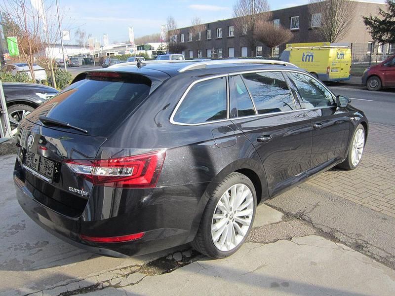 Gebraucht Skoda Superb LAURIN & KLEMENT 190 PS (139 kW) 2019 Schwarz Kombi