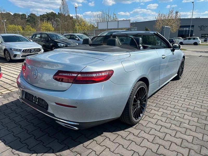 Gebraucht Mercedes E220 Avantgarde 194 PS (142 kW) 2018 Diamantsilber Cabrio