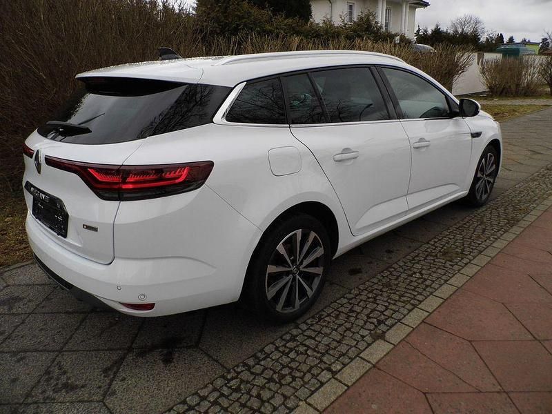 Gebraucht Renault Mégane IV Bose Edition 159 PS (116 kW) 2023 Weiß Limousine