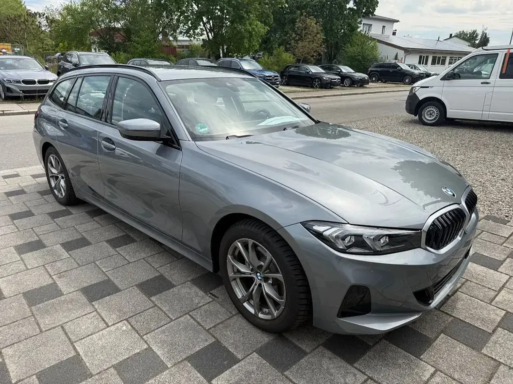 Gebraucht BMW 320 190 PS (139 kW) 2024 Grau Kombi