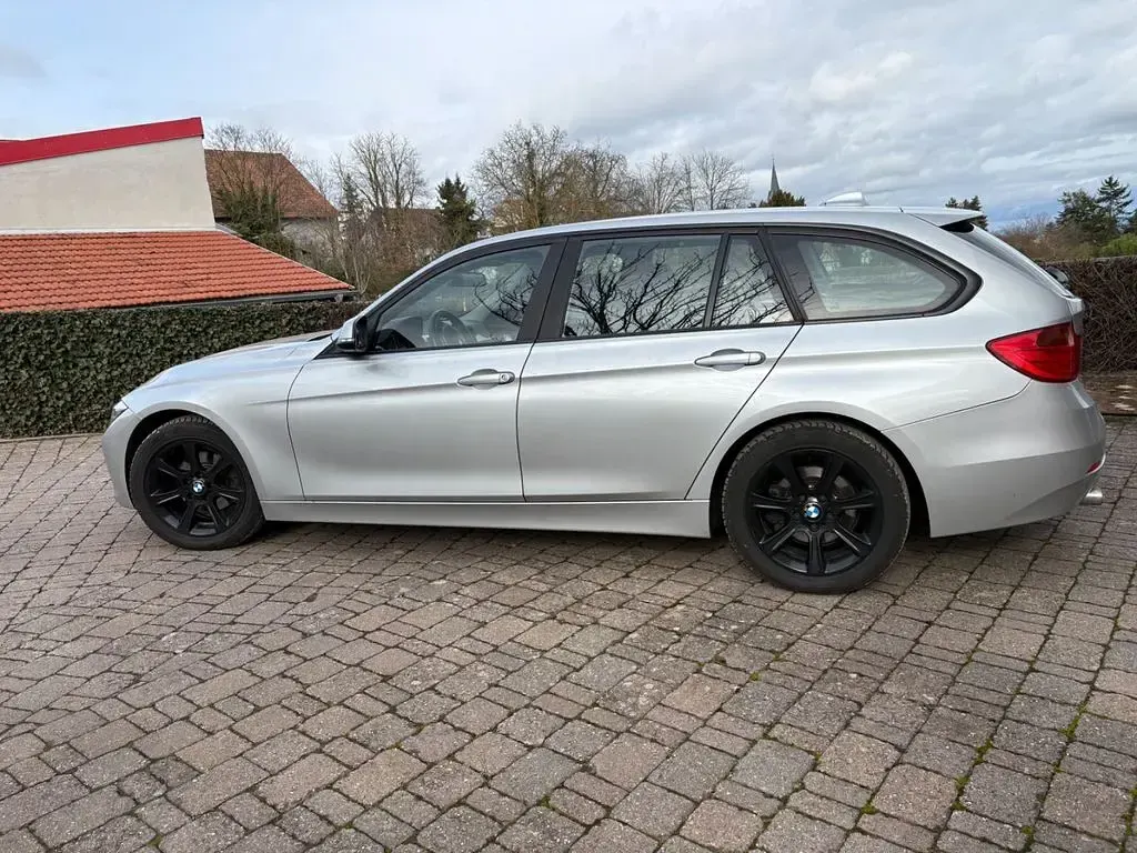 Gebraucht BMW 318 143 PS (105 kW) 2013 Silber Kombi