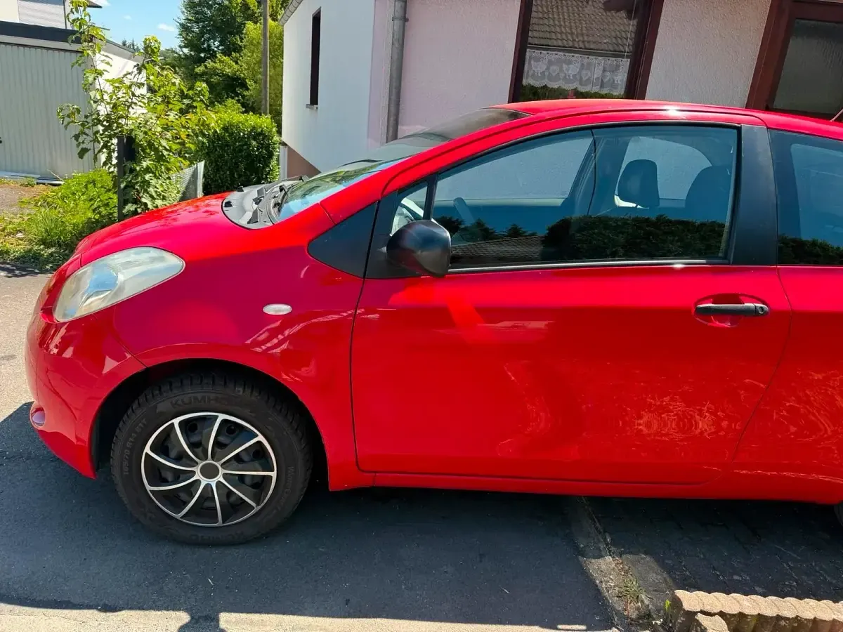 Gebraucht Toyota Yaris 70 PS (51 kW) 2008 Rot Kleinwagen