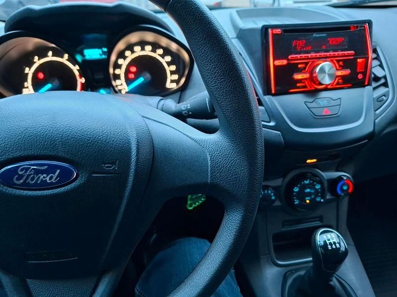 Schwarz Gebraucht 2014 Ford Fiesta Ambiente Kleinwagen | 4.450 € (Fairer Preis) - Bild 1/4