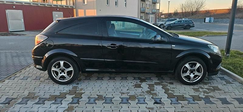 Gebraucht Opel Astra GTC 105 PS (77 kW) 2007 Schwarz Kleinwagen