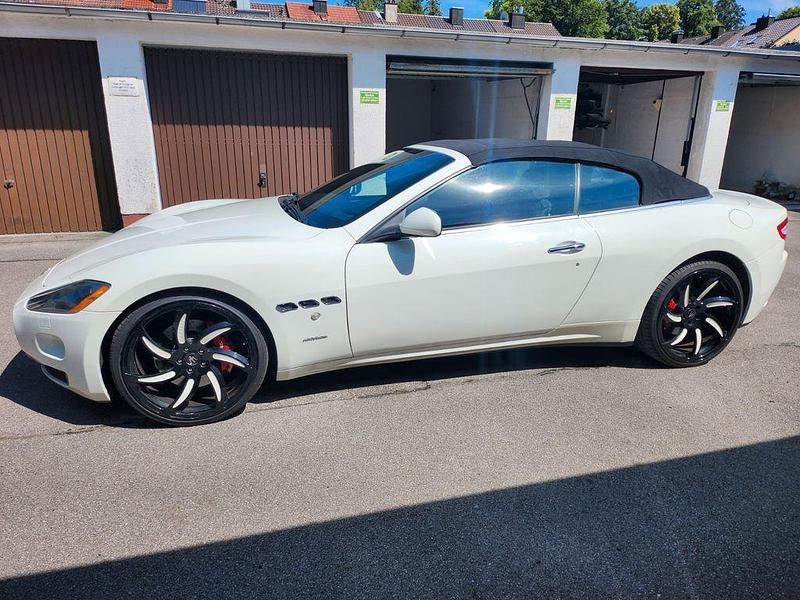 Gebraucht Maserati GranCabrio 450 PS (330 kW) 2011 Weiß Cabrio