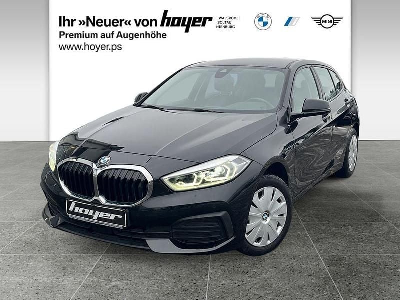 Saphirschwarz Gebraucht 2022 BMW 116 Advantage Kleinwagen | 20.890 € (Fairer Preis) - Bild 1/4