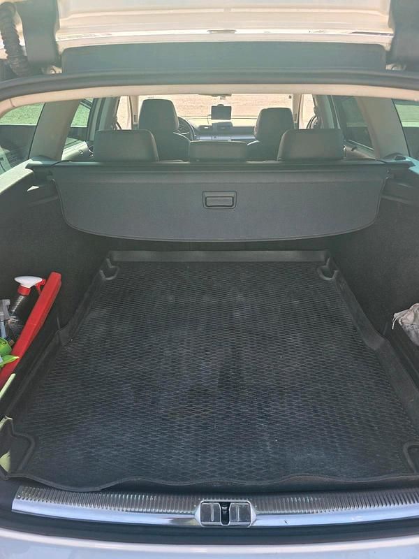 Second-hand VW Passat 140 CP (102 kW) 2009 Alb Hatchback