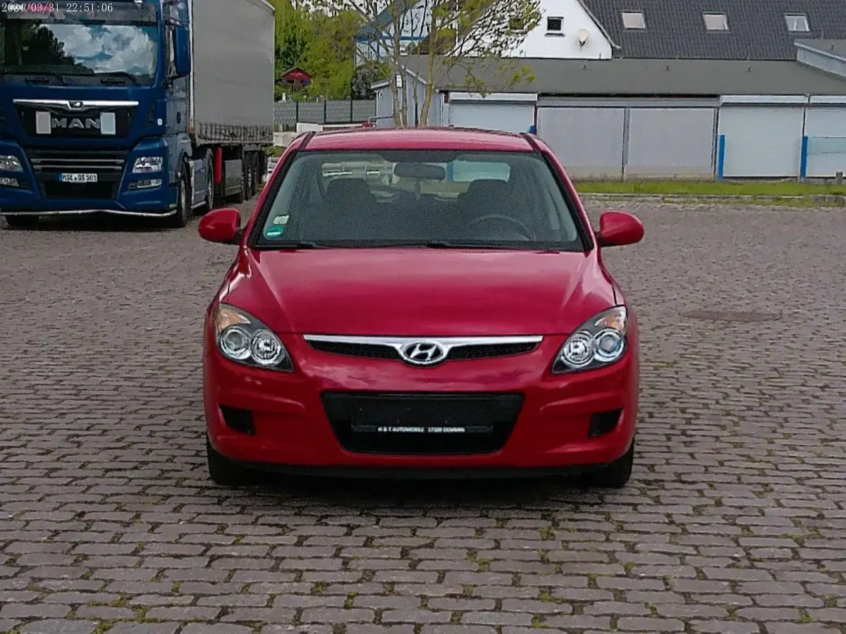 Gebraucht Hyundai i30 Edition+ 109 PS (80 kW) 2009 Rot Kleinwagen