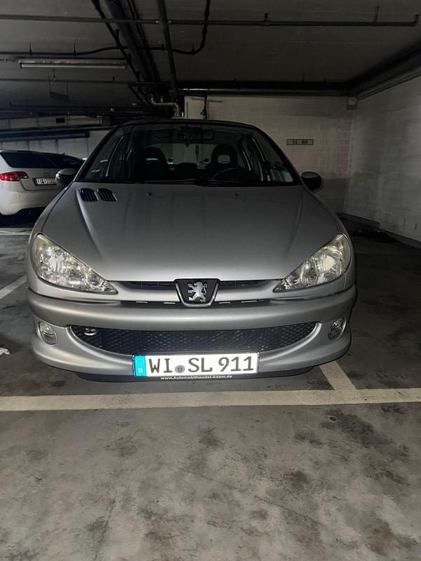 Silber Gebraucht 2009 Peugeot 206 Limousine | 900 € - Bild 1/4