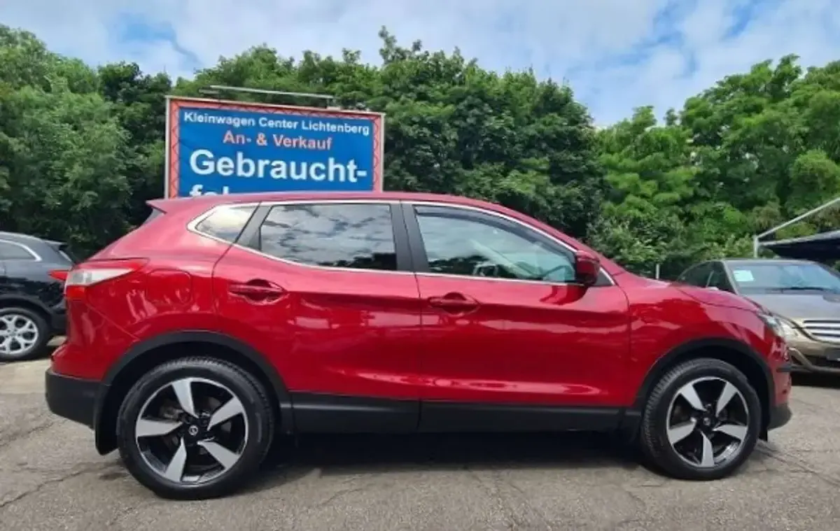 Gebraucht Nissan Qashqai Acenta 116 PS (85 kW) 2017 Rot SUV