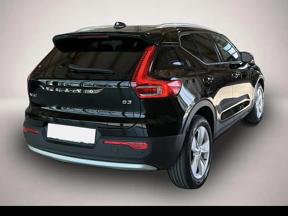 Gebraucht Volvo XC40 Core 163 PS (119 kW) 2023 Manufacturer SUV