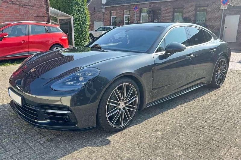 Grau Gebraucht 2016 Porsche Panamera Limousine | 65.500 € (Fairer Preis) - Bild 1/4