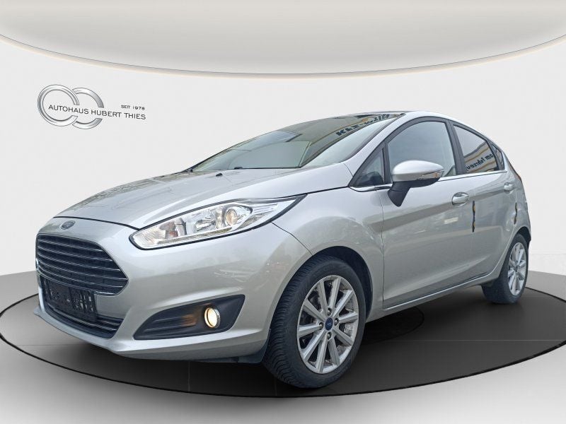 Silber Gebraucht 2016 Ford Fiesta Titanium Kleinwagen | 9.490 € (Etwas zu teuer) - Bild 1/4