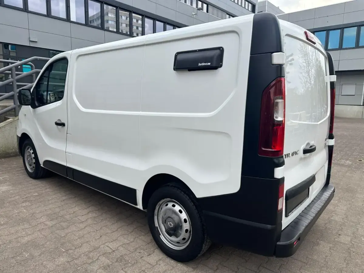 Second-hand Renault Trafic 90 CP (66 kW) 2016 Alb Monovolum
