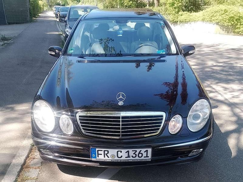 Gebraucht Mercedes E240 Avantgarde 177 PS (130 kW) 2002 Schwarz Limousine